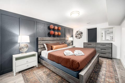 Wheat Ridge retreat w game rom & yard House in Applewood