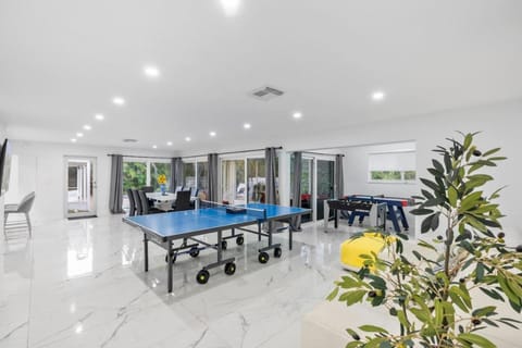 Game Room, Table tennis