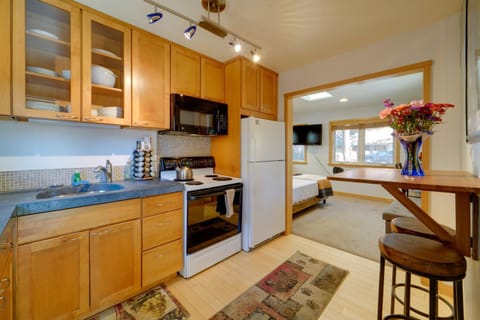 Warm Guest House with Modern Touches in Tahoe Vista! Apartment in Tahoe Vista