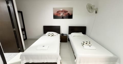 Bed, Massage, Spa and wellness centre/facilities, Photo of the whole room, Bedroom, towels, air conditioner