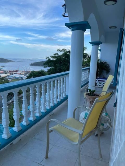 View (from property/room), Balcony/Terrace, Seating area, Sea view