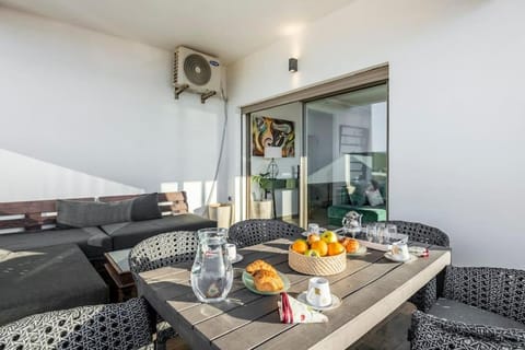 Patio, Dining area, Sea view, Breakfast