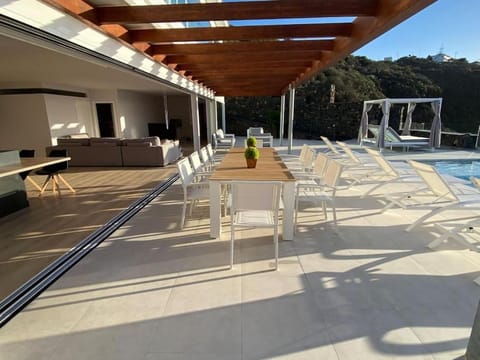 Day, Dining area, Sea view, Swimming pool