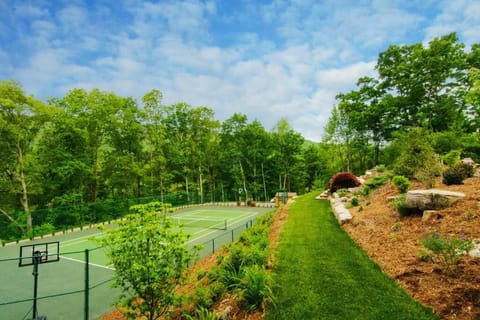 Luxury Estate with Infinity Pool & Amazing Views House in Buncombe County