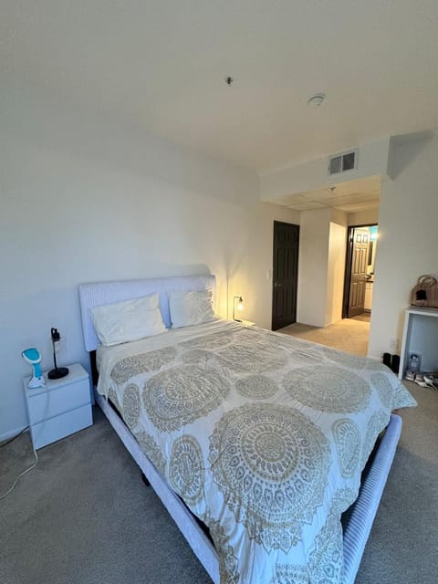 Universal Studios 1 Bedroom Apartment in Studio City