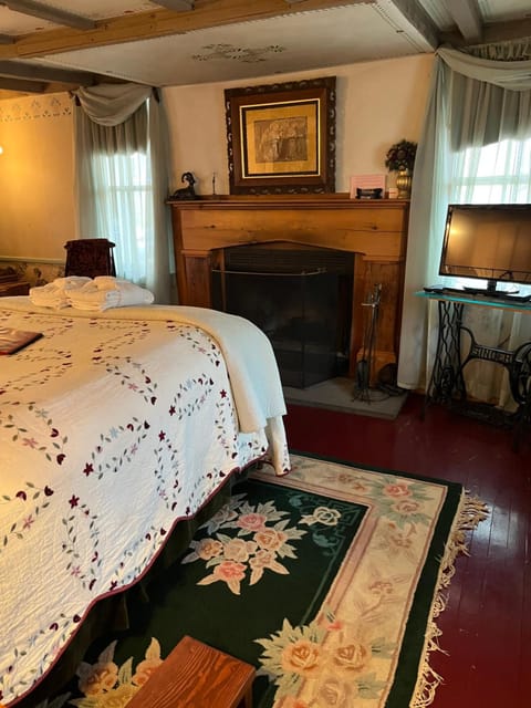 Captain Grant's Bed and Breakfast in Poquetanuck