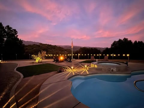 Hot Tub, Mountain view, Swimming pool, Swimming pool, Sunrise, Sunset, fireplace