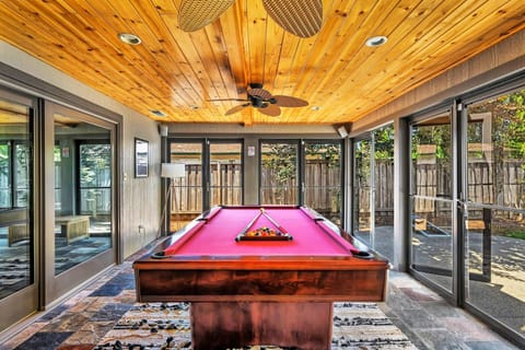 Billiard, Game Room