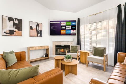 Communal lounge/ TV room, TV and multimedia, Living room, Seating area, Evening entertainment