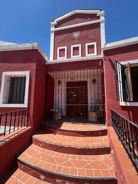 La Casona Roja - Casa con pileta para 10 Personas en Villa Carlos Paz House in Villa Carlos Paz