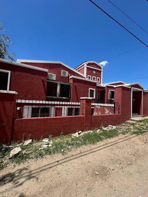 La Casona Roja - Casa con pileta para 10 Personas en Villa Carlos Paz House in Villa Carlos Paz