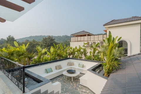 Property building, Patio, Day, Natural landscape, Garden, View (from property/room), Mountain view, Pool view, Swimming pool