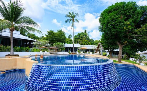 Garden, Pool view, Swimming pool, Swimming pool, sunbed