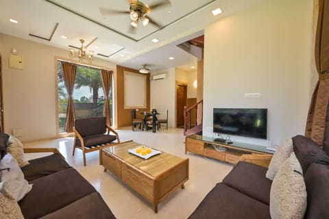 Communal lounge/ TV room, TV and multimedia, Living room, Seating area