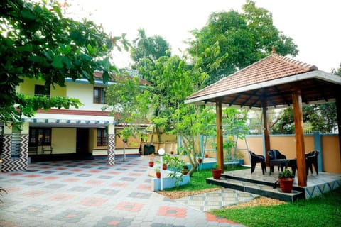 Alleppey Haven Homestay Near Backwaters House in Alappuzha