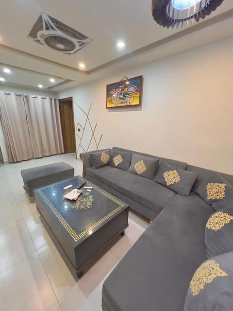 Cozy 1BR Apartment in Bahria Town LHR Apartment in Lahore