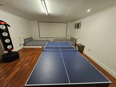 Table tennis, Bedroom