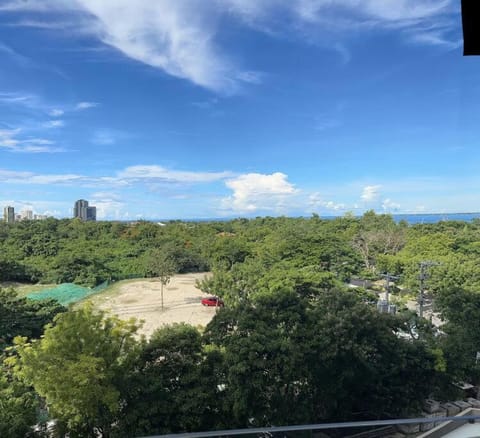 Studio Deluxe Tambuli Seaside Tower C CebuPh Seaview 15mins to airport Apartment in Lapu-Lapu City