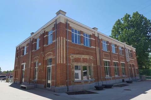 Property building, Location