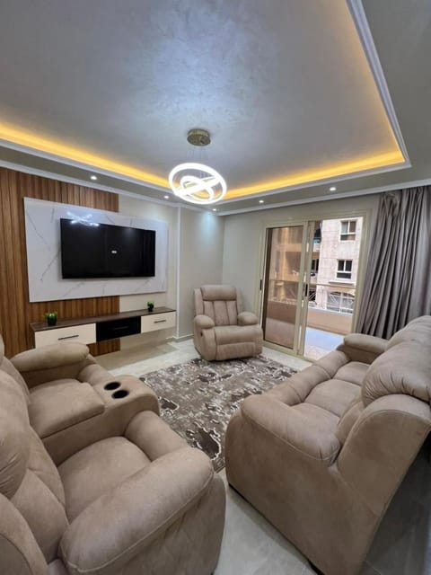 Property building, TV and multimedia, Living room, Seating area