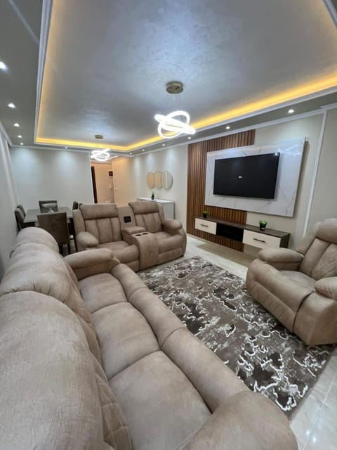 Communal lounge/ TV room, TV and multimedia, Living room, Seating area, Evening entertainment