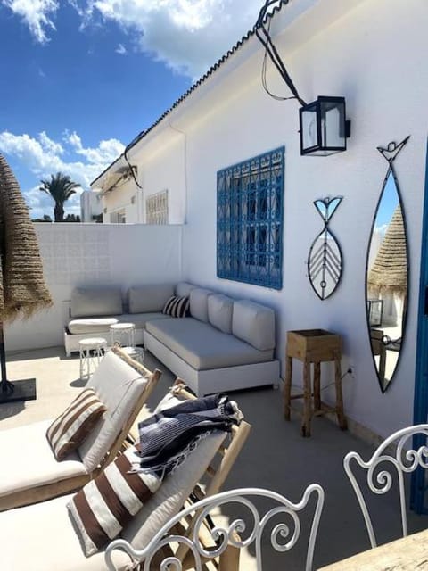 VILLA vue mer à La Marsa avec accès direct plage House in Tunis Governorate, Tunisia