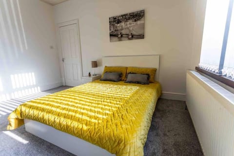 Spacious 4 Bedroom House in Stoke on Trent House in Stoke-on-Trent