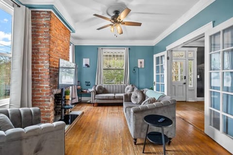 Living room, Seating area, fireplace