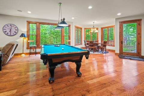 South Peak Hot Tub Pool Table 5br House in Woodstock