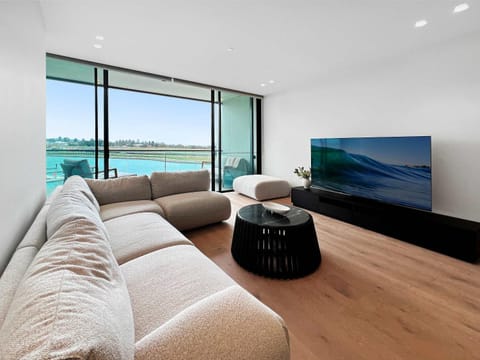 Nautilus View - Luxury Marina Getaway Apartment in Wollongong