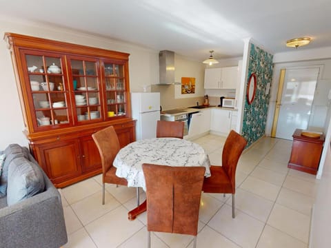 2P calme avec terrasse, piscine, parking et wifi - FR-1-196-368 Apartment in Menton