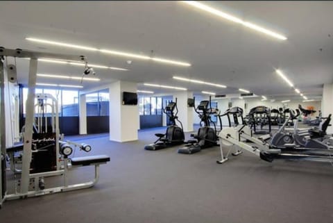 Manhattan Luxe Views L14 Pool Spa Gym 1BR 1 Bath 1 Secure Parking Central City Apartment in Canberra