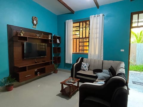 Communal lounge/ TV room, TV and multimedia, Living room, Seating area, Evening entertainment