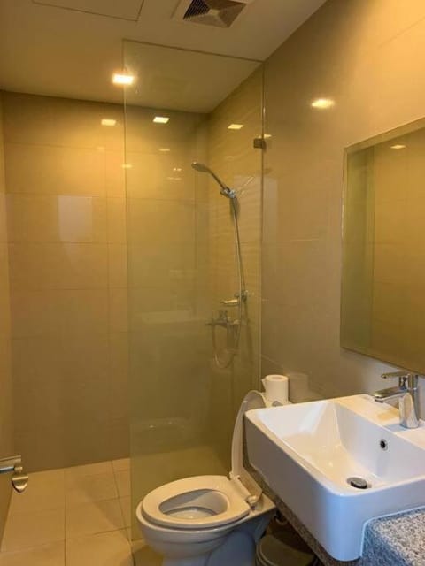 2 Bedrooms Suite in Mckinley BGC Apartment in Makati