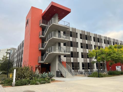 2 Bedroom Apt for UC San Diego affiliate, short-term sublease Apartment in La Jolla