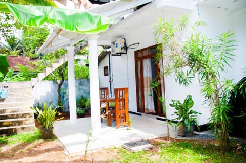 Tree House Villa Apartment in Galle