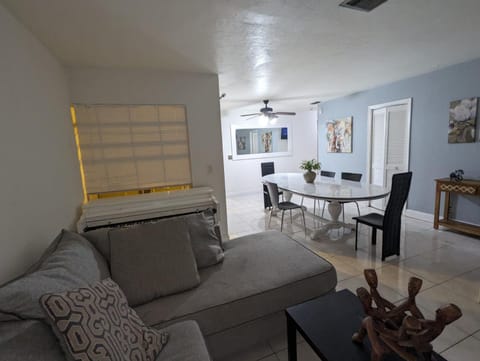 Private 2 Bedroom Apartment in Plantation