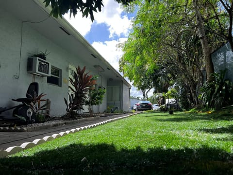 Private 2 Bedroom Apartment in Plantation