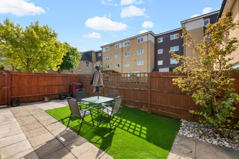 Patio, Garden, Dining area