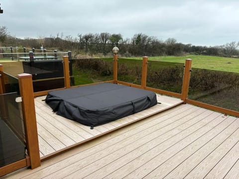 Patio, Hot Tub, Balcony/Terrace