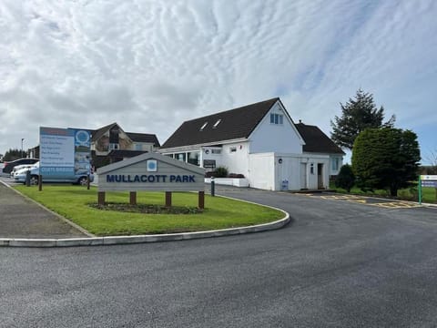 Property building, Street view, Location