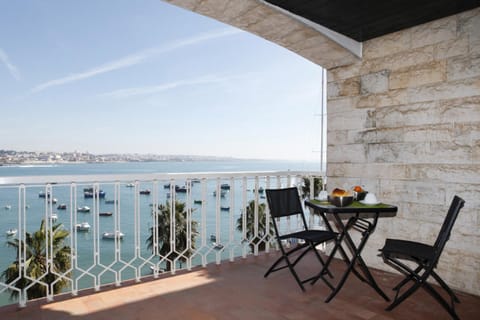 Remarkable view over Cascais Bay Condominio in Cascais