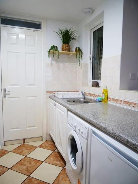 Kitchen or kitchenette, washing machine