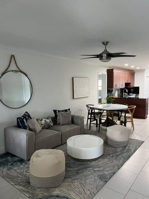 Cozy 2bed 2bath by Intracoastal! Apartment in Boca Raton