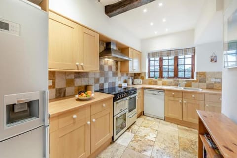 Charming And Cosy Town Farmhouse Apartment in Braunton