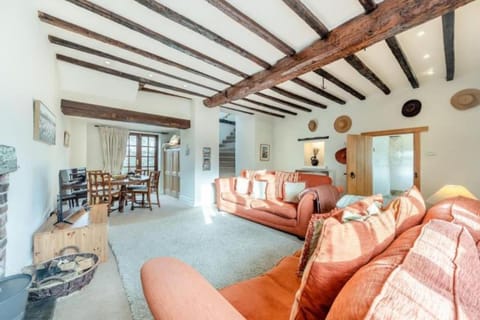 Charming And Cosy Town Farmhouse Apartment in Braunton