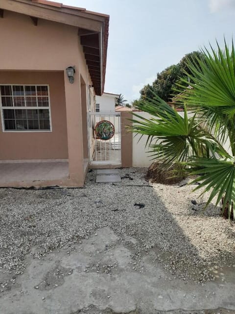 Caribbean Blues Apartment in Oranjestad