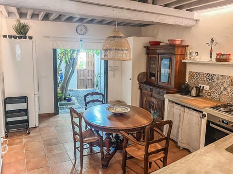 Dining area, dishwasher, oven, stove