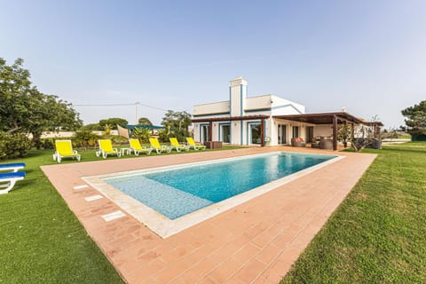 Property building, Day, Garden, Garden view, Pool view, Swimming pool, sunbed