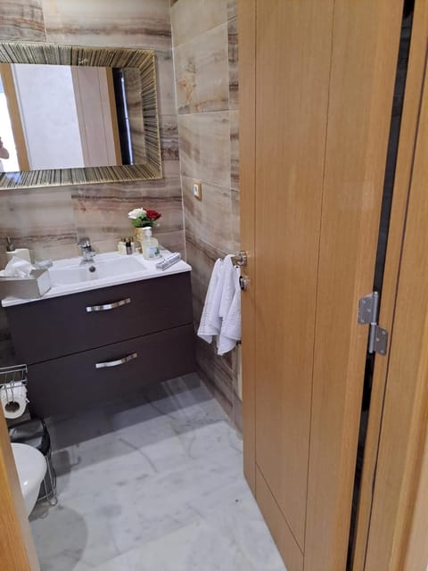 Appartement en face de la plage avec piscine Apartment in Rabat-Salé-Kénitra